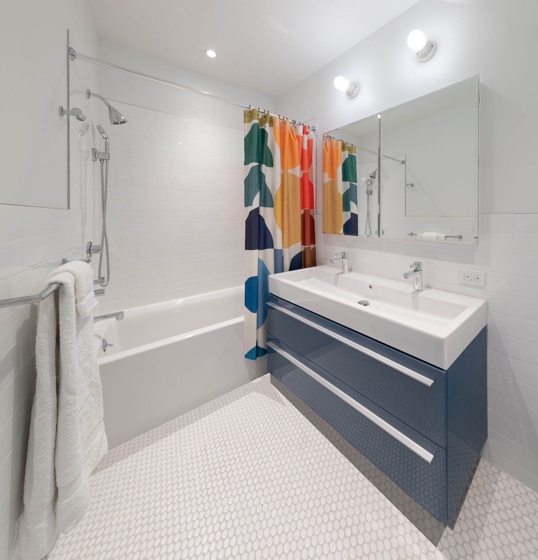 Gramercy Park apartment interior with classical proportions and modern finishes — image 7 of 7