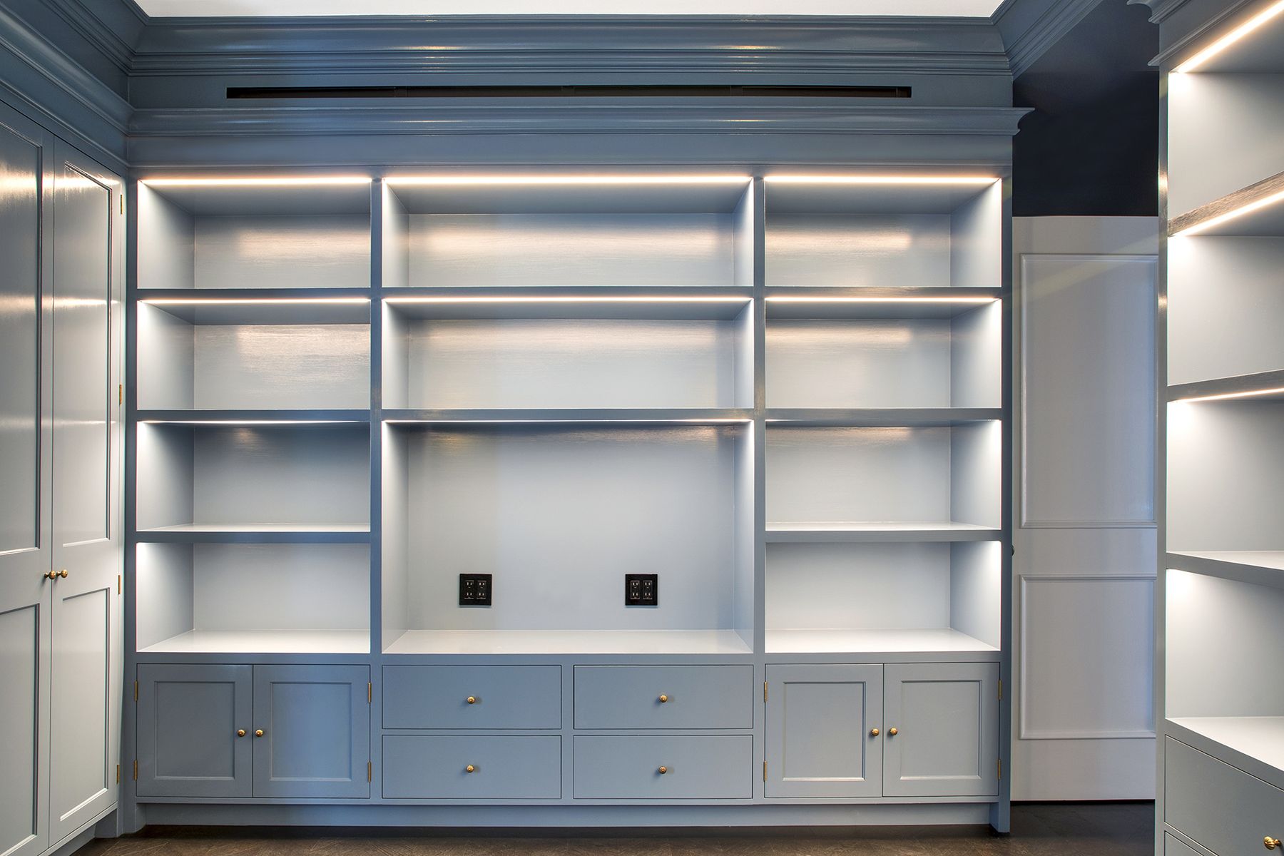 Upper East Side residence with high-end fixtures and bespoke millwork — image 4 of 10