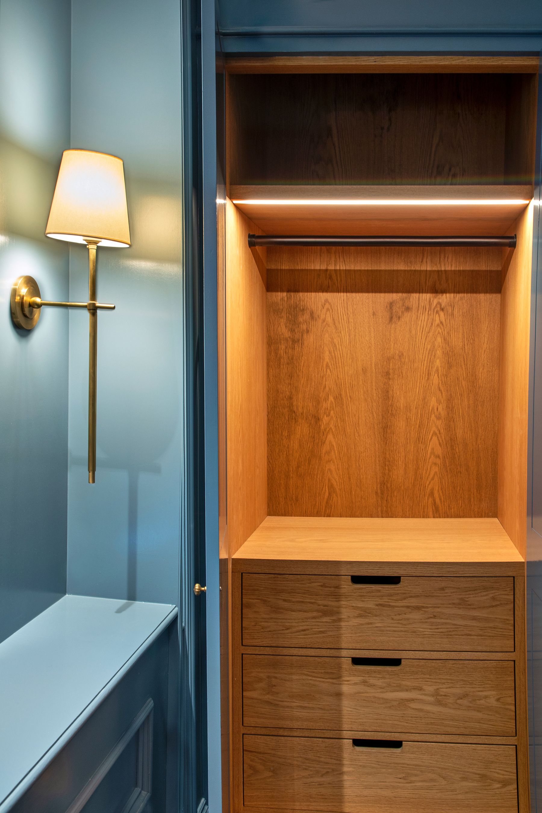 Upper East Side residence with high-end fixtures and bespoke millwork — image 7 of 10