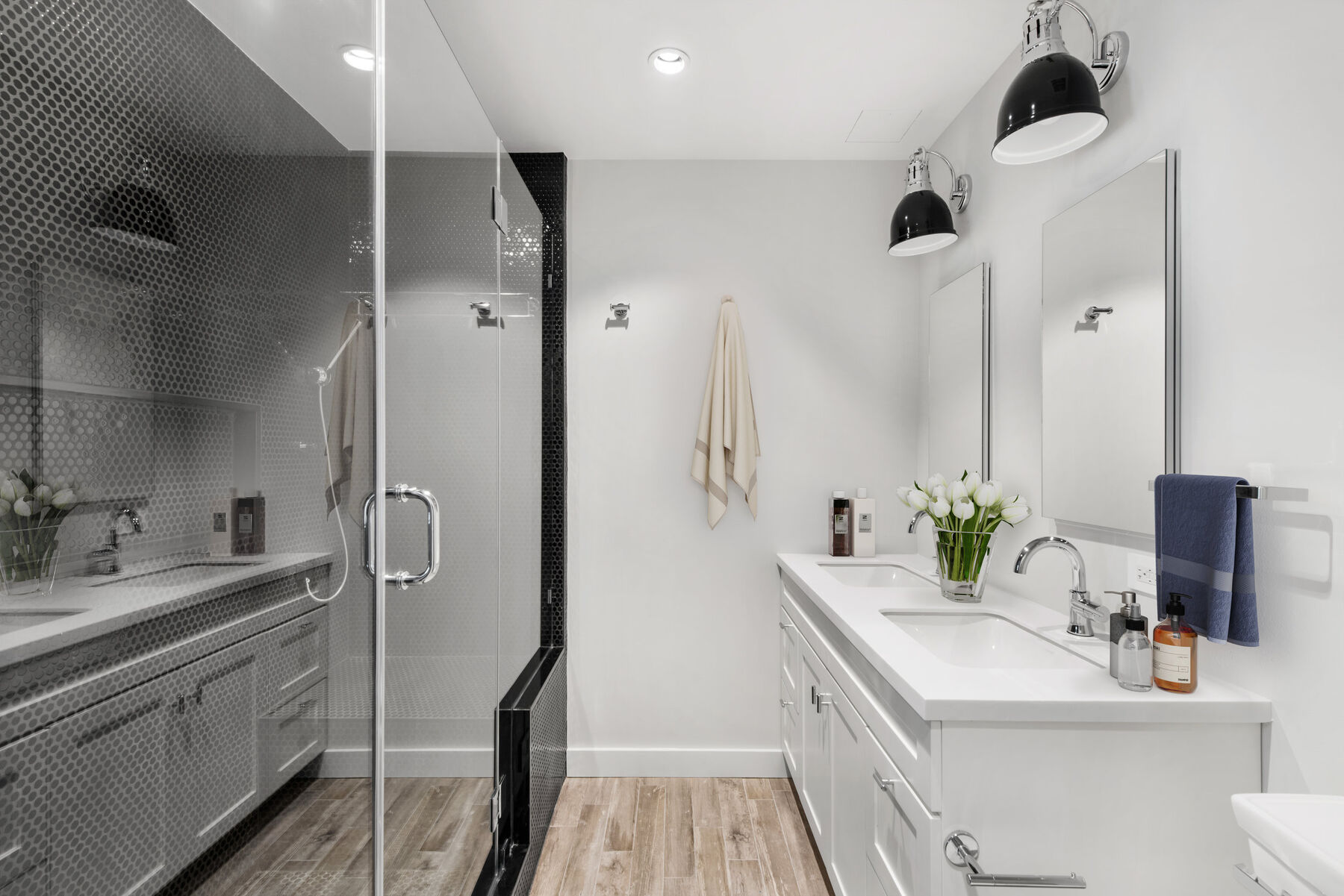 Harlem residence renovation with open living and dining rooms and custom joinery — image 3 of 13