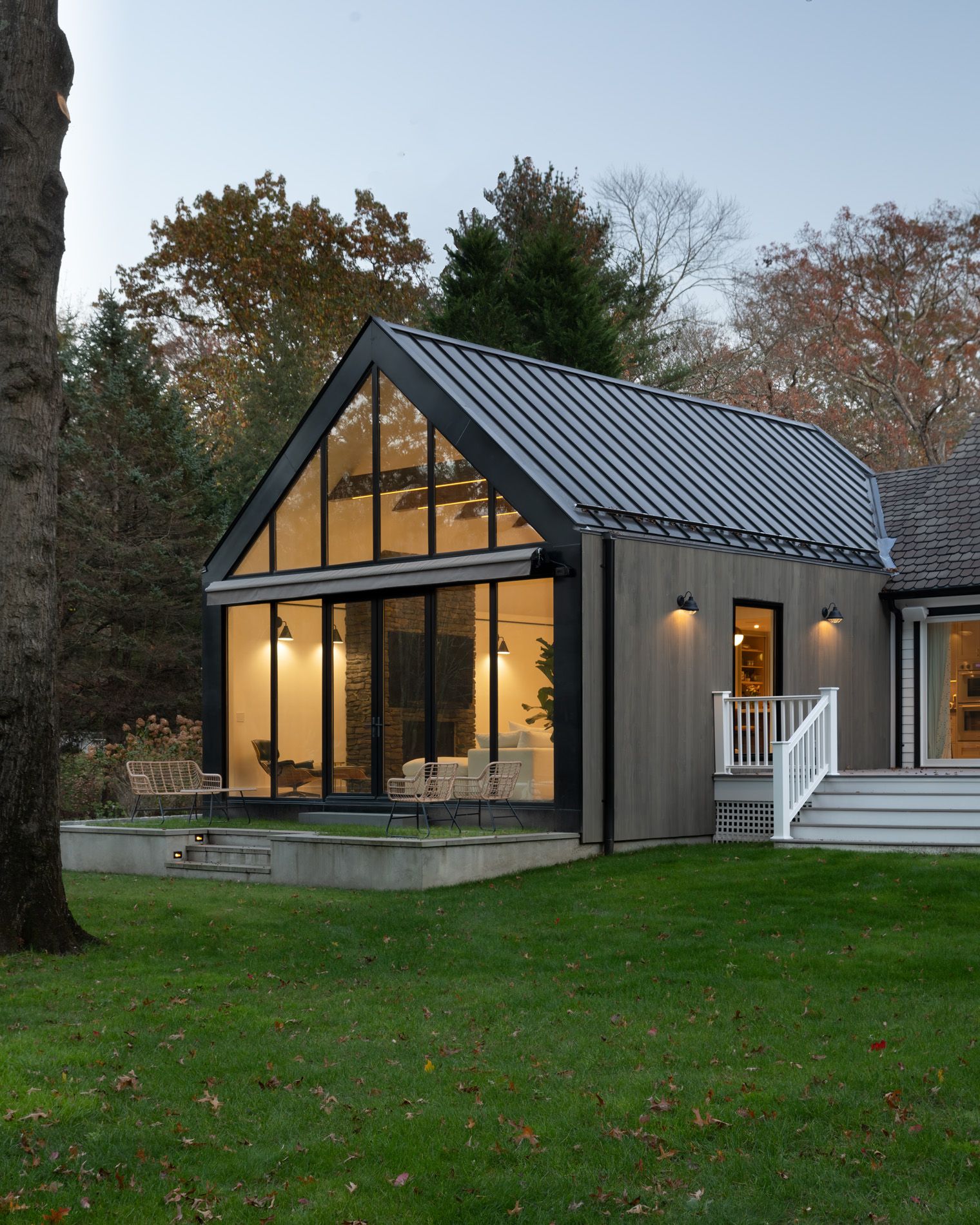Greenwich, Connecticut residence renovated with traditional detailing — image 3 of 8