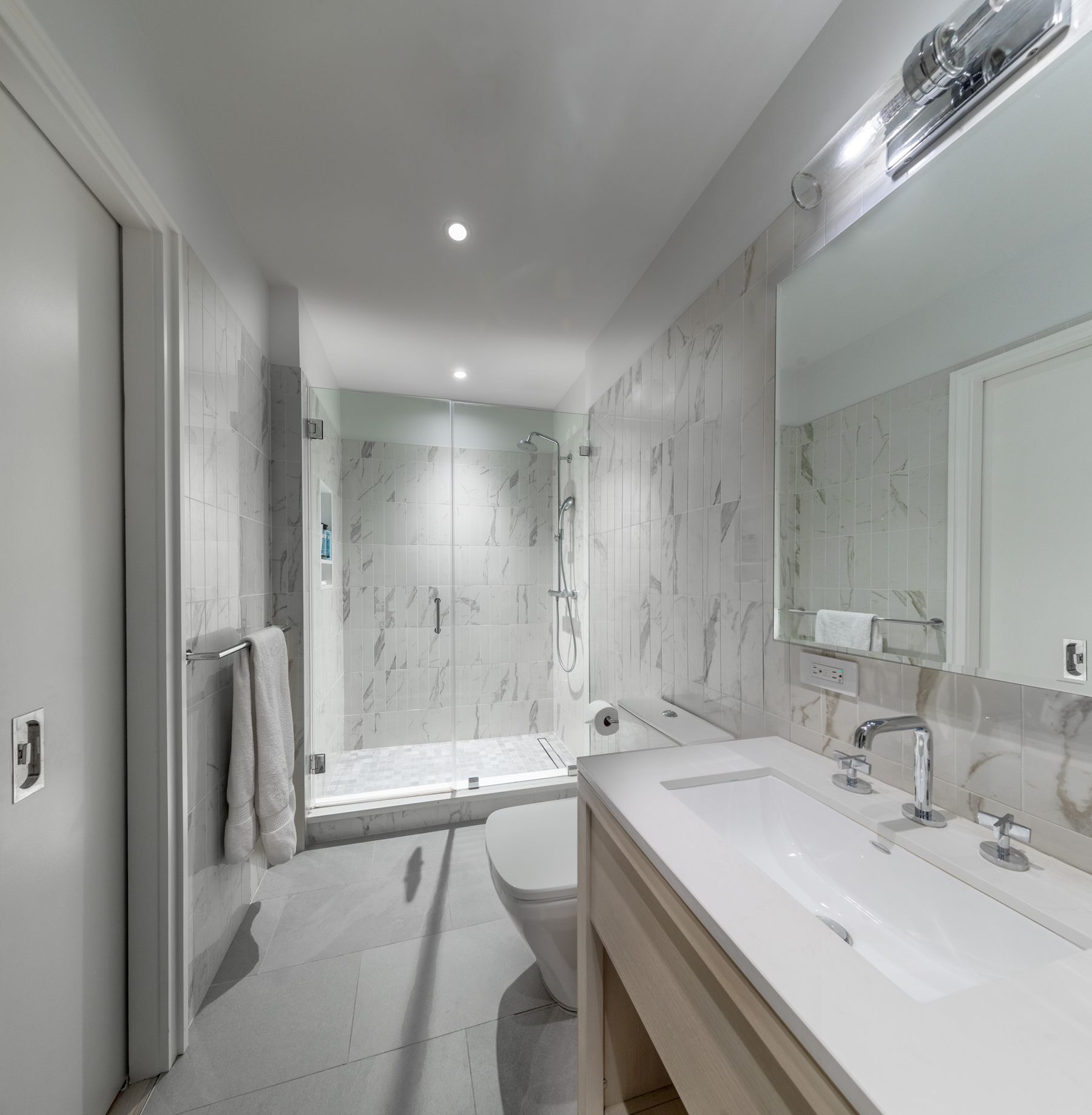 Gramercy Park apartment interior with classical proportions and modern finishes — image 3 of 7